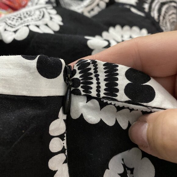 BCBG Max Azria Women’s Skirt Black & White A-Line Geometric Size 6 - Picture 5 of 8